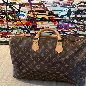 STUNNING ❤️ Authentic LV Speedy 40 Monogram
